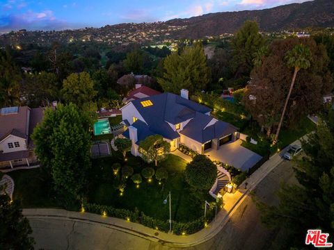 Photo of 4050 Clarinda Drive, Tarzana, CA 91356 (MLS # 26786405)