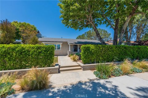 3923 Rose Avenue Long Beach CA 90807
