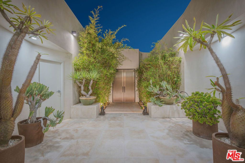 Photo of 1821 Loma Vista Drive, Beverly Hills, CA 90210 (MLS # 26641511)