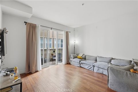 Photo of 917 S New Hampshire Ave #301, Los Angeles, CA 90006 (MLS # SR26094062)