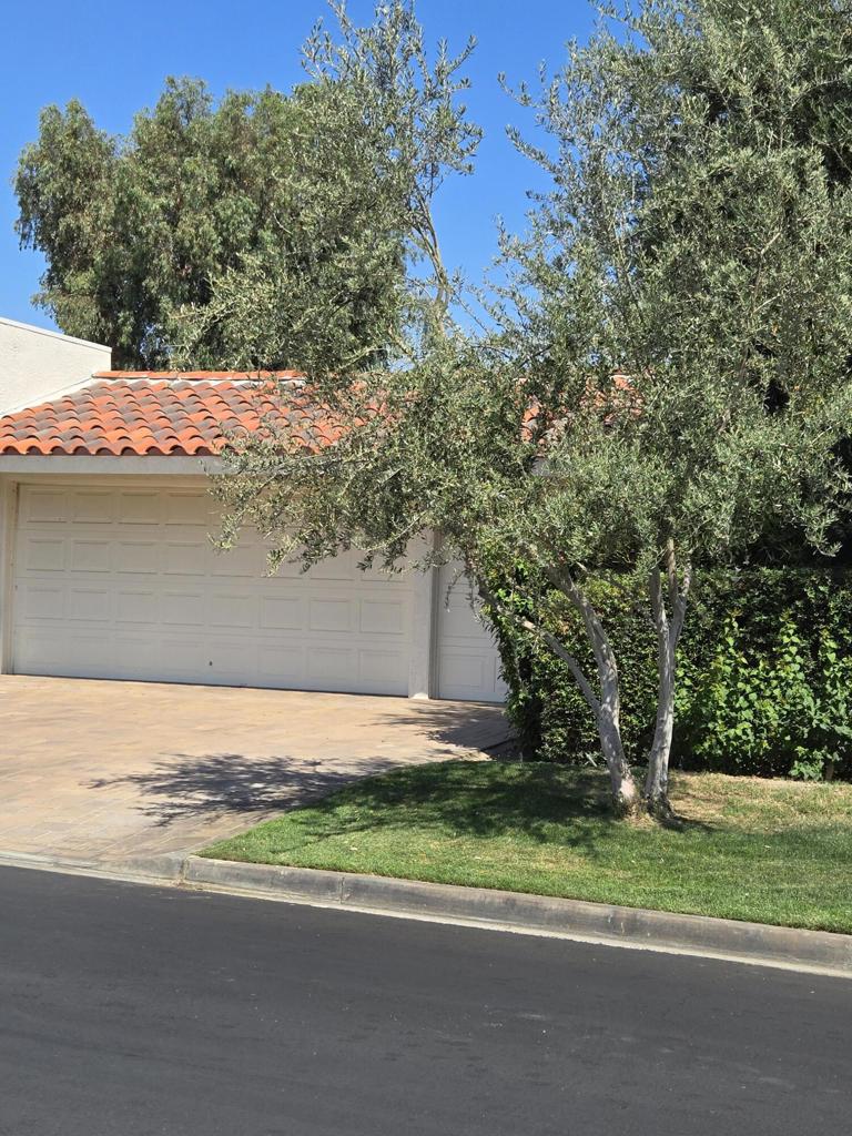 The Springs C.C. - Residential Lease