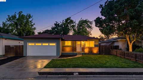 Photo of 1405 Jacobsen St St, Antioch, CA 94509 (MLS # 41132543)