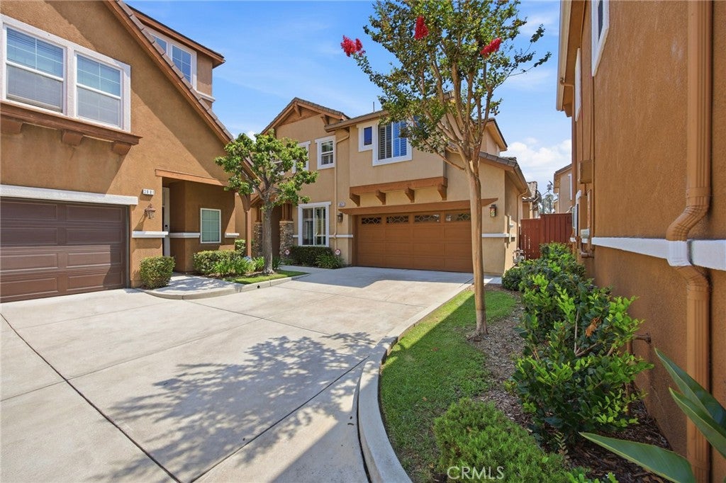 3677 W Chapman