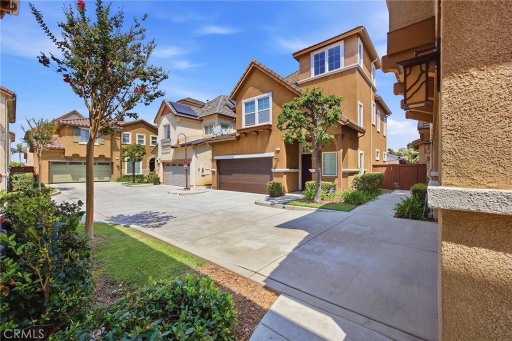 3677 W Chapman