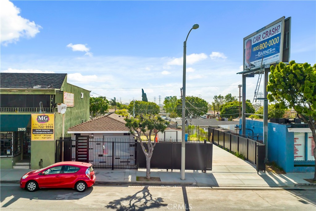 Opportunity to acquire a freestanding commercial building on one of Montebello’s most active thoroughfares. Located on West Beverly Boulevard with traffic counts exceeding 25,500 cars per day, this ±600 SF retail/office property offers unbeatable street visibility and exposure.
Set on a generous ±4,967 SF lot, the property features flexible C-2 zoning, allowing for a wide range of commercial uses. Recent upgrades include a new fence, fresh remodel, and ample on-site parking, making it a turnkey solution for owner-users, investors, or tenants seeking a high-demand, centrally located space.
±600 SF freestanding building
Large 4,967 SF lot (0.11 acres)
Zoned C-2 – Flexible commercial uses
Lease Rate: $2.75/SF + NNN
High traffic counts: 25,500 vehicles/day
Newly remodeled with modern updates
On-site parking + excellent street frontage
Minutes from Downtown Los Angeles
Ideal for retail, office, medical, or professional use