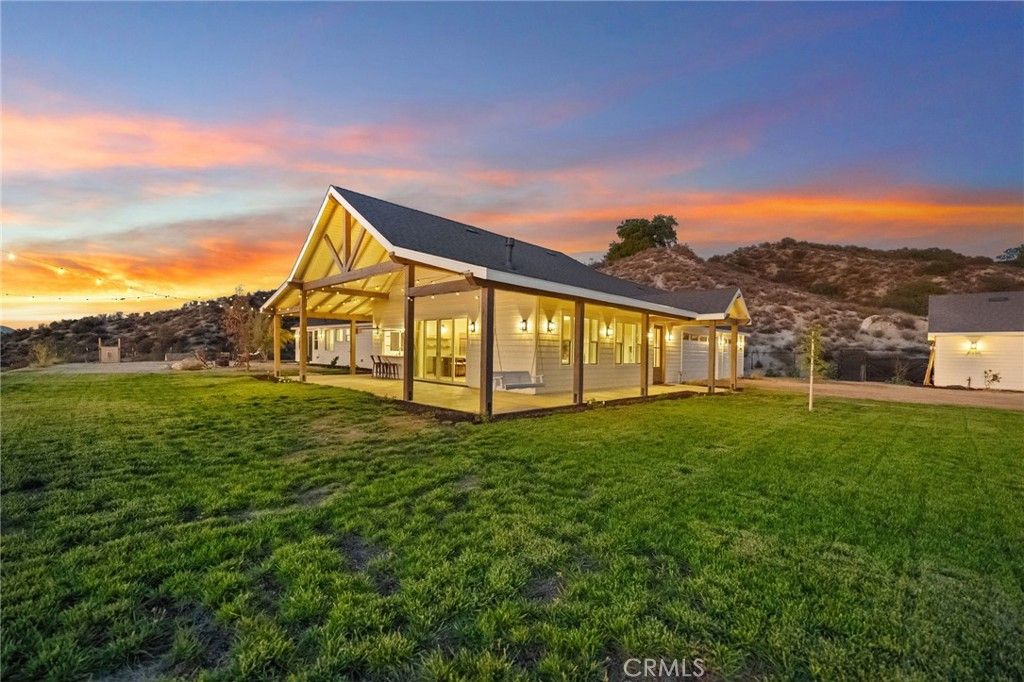 Photo of 41950 Calle La Escondida, Temecula, CA 92592 (MLS # SW25242893)