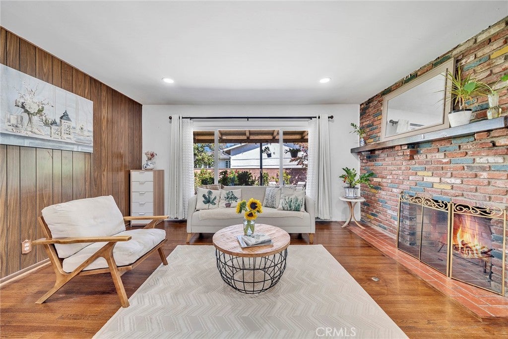 614 S Acacia