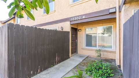 Photo of 12302 Runnymede Street #4, North Hollywood, CA 91605 (MLS # SR25224189) Photo of 12302 Runnymede Street #4, North Hollywood, CA 91605 (MLS # SR25224189)