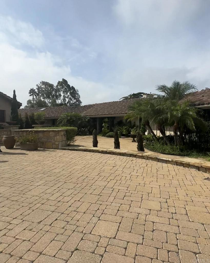 6858 Las Colinas