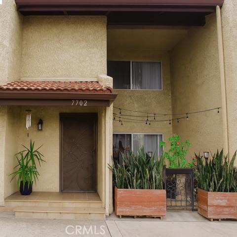 Remodeled Townhome with Breathtaking Views in Cabrini Villas!
Beautifully updated and move-in ready, this 2-bed, 1.5-bath townhome includes a bonus jacuzzi room and sits in a prime location with stunning views. Bright, open layout with hardwood floors, remodeled bathroom, walk-in closet, and updated kitchen with granite counters and stainless steel appliances.
Enjoy the private patio—perfect for morning coffee or evening BBQs. Downstairs bonus room with laundry and finished garage with custom floors and cabinets.
Resort-style amenities include 7 pools, spa, tennis, basketball, volleyball, clubhouse, and kids' play area. Light, airy, and full of charm—don’t miss this one!