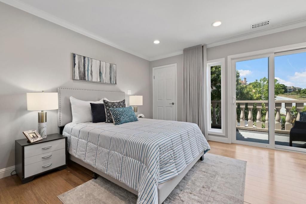 listing image 130728238482879581532