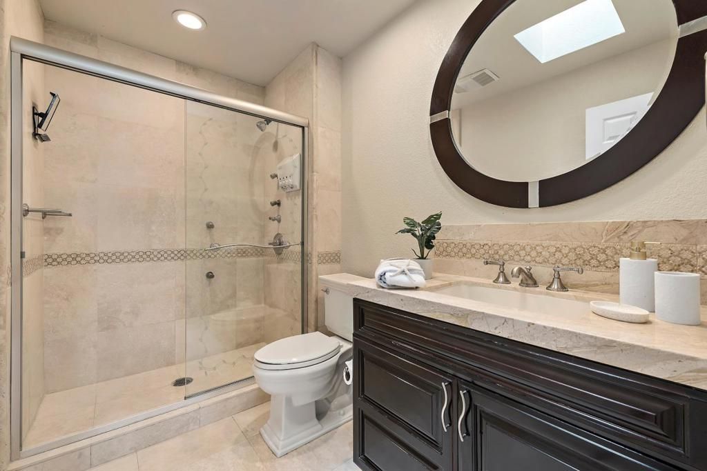 listing image 130724945144643400592