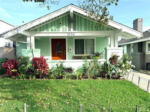 Photo of 2656 Cimarron Street, Los Angeles, CA 90018 (MLS # SR26030742)