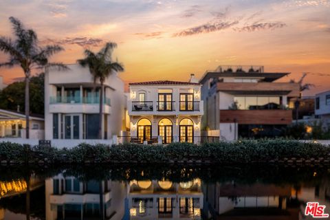214 Linnie Canal Venice CA 90291