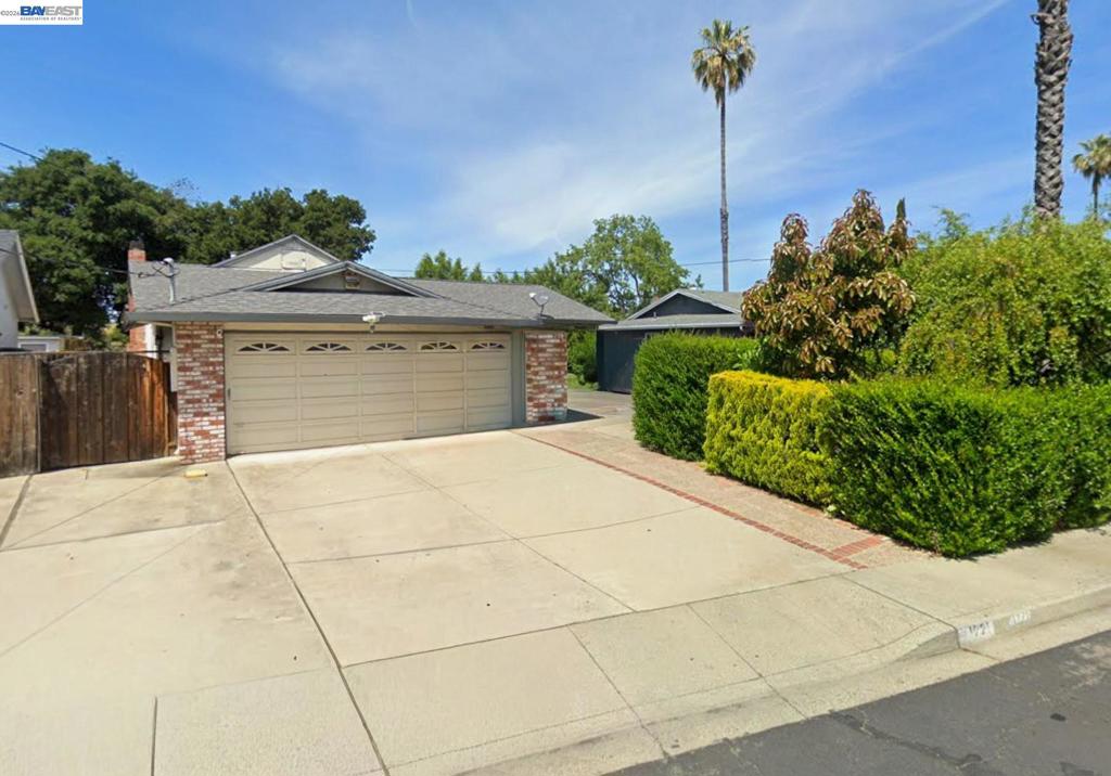 1221 Brookview Dr DR