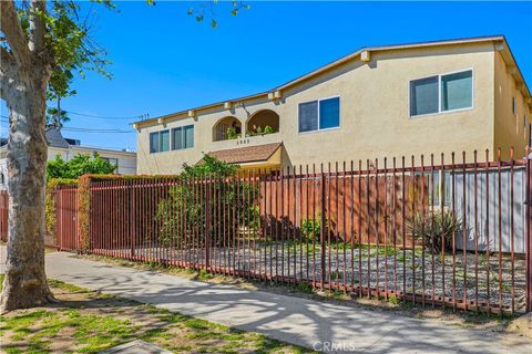 Photo of 5923 Woodman Avenue, Valley Glen, CA 91401 (MLS # SR26054119)