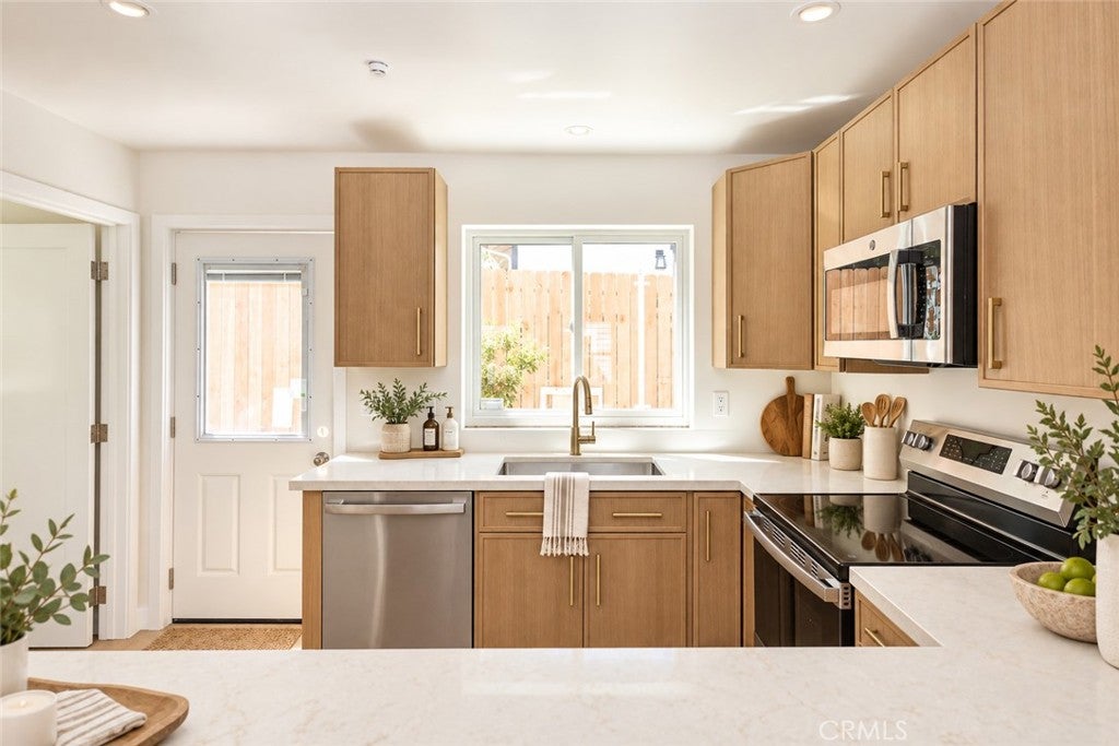 7595 Santa Ysabel