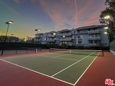 Tiny photo for 4600 Via Dolce #304, Marina Del Rey, CA 90292 (MLS # 25630485)