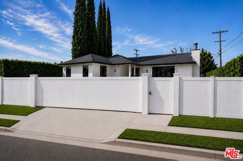 Photo of 4955 Woodman Avenue, Sherman Oaks, CA 91423 (MLS # 26852253)