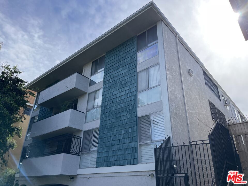 244 S La Fayette Park Place 205