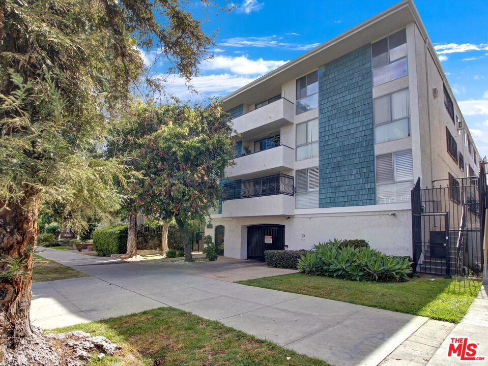 244 S La Fayette Park Place 205