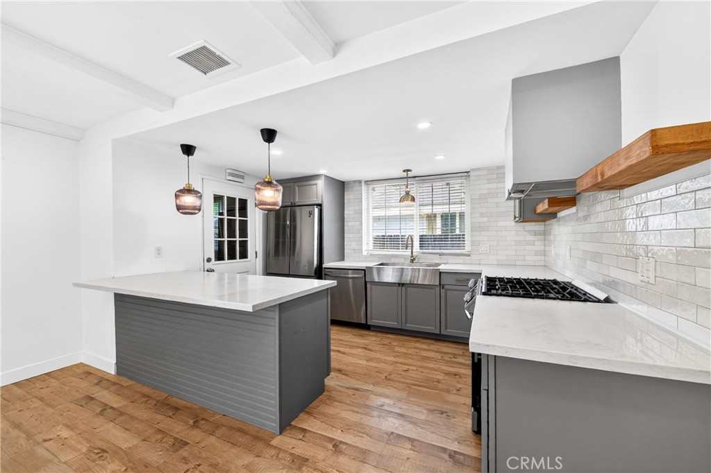 2571 Wilshire