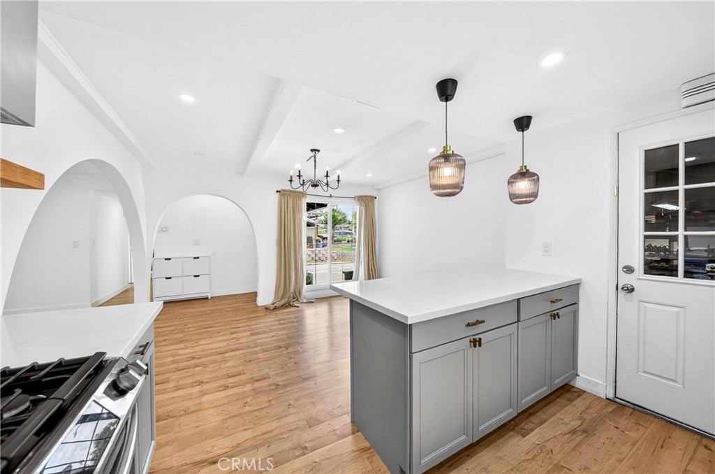 2571 Wilshire