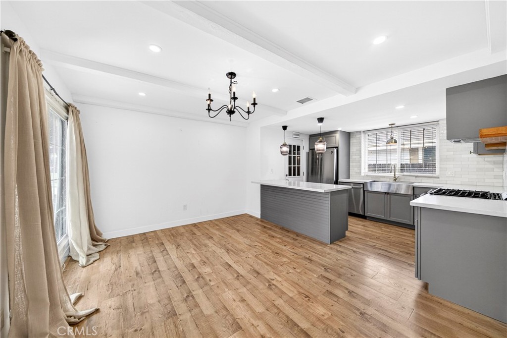2571 Wilshire