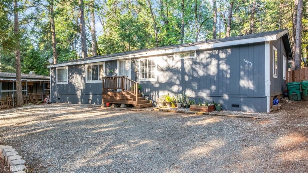 14273 Sinclair Circle