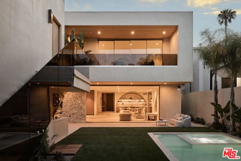Photo of 800 N La Jolla Avenue, Los Angeles, CA 90046 (MLS # 26844311)