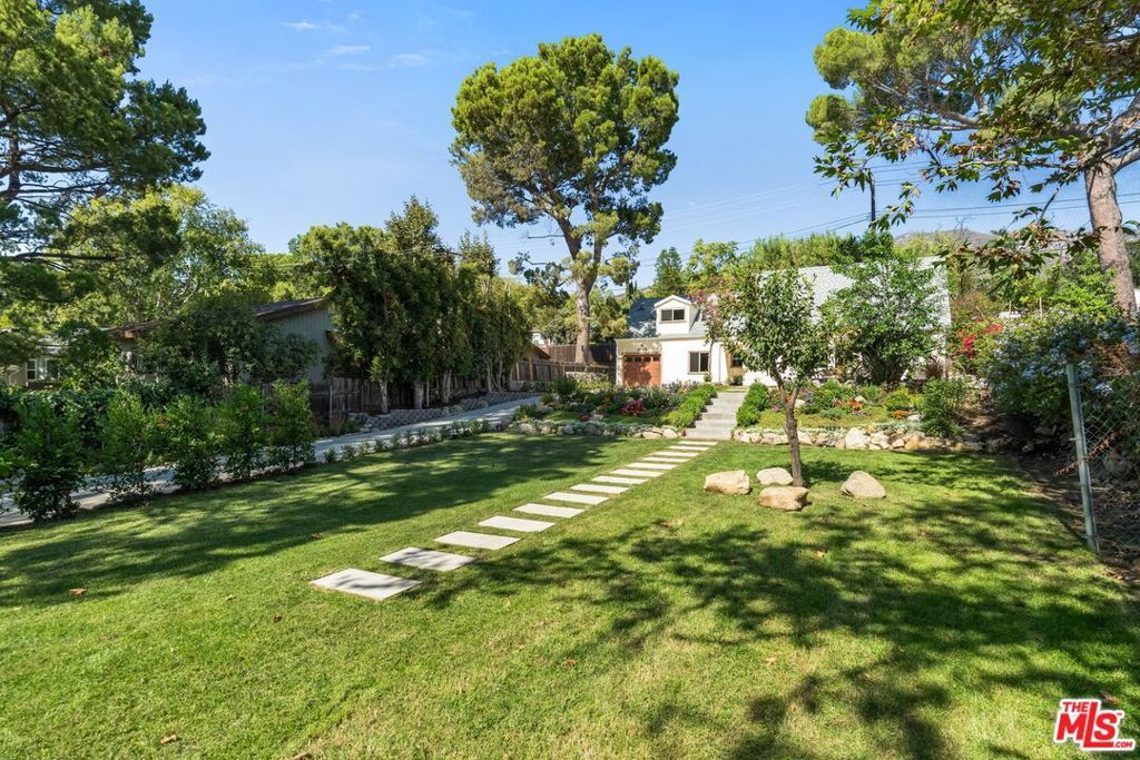 Photo of 3945 Franklin Street, La Crescenta, CA 91214 (MLS # 25600561)