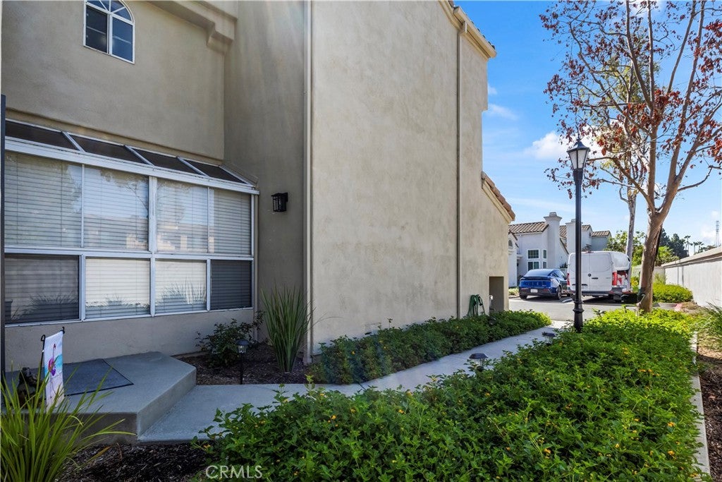80 Almador, Irvine CA 92614 - Photo 6