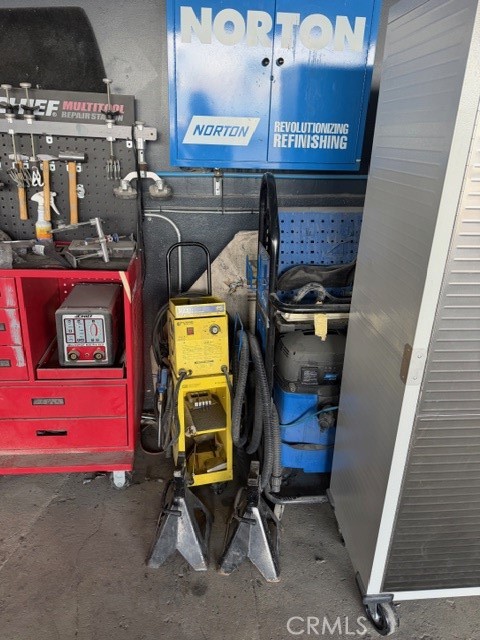 5636 W Adams Boulevard