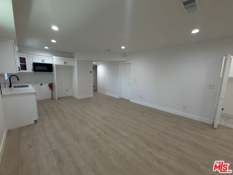 1625 W 37th Place
