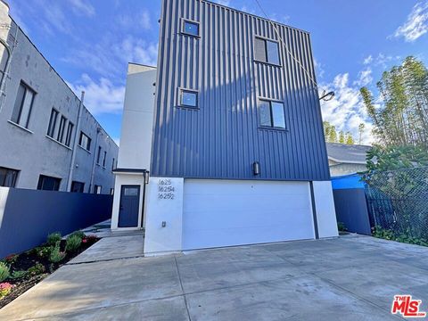Photo of 1625 W 37th Place, Los Angeles, CA 90018 (MLS # 26673035)