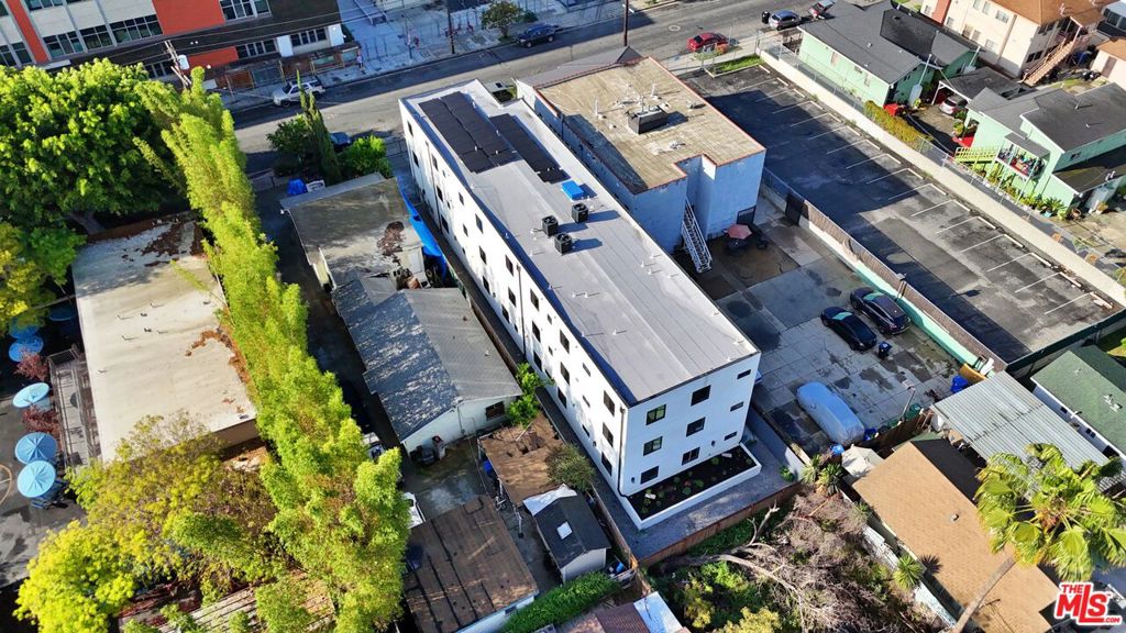 1625 W 37th Place