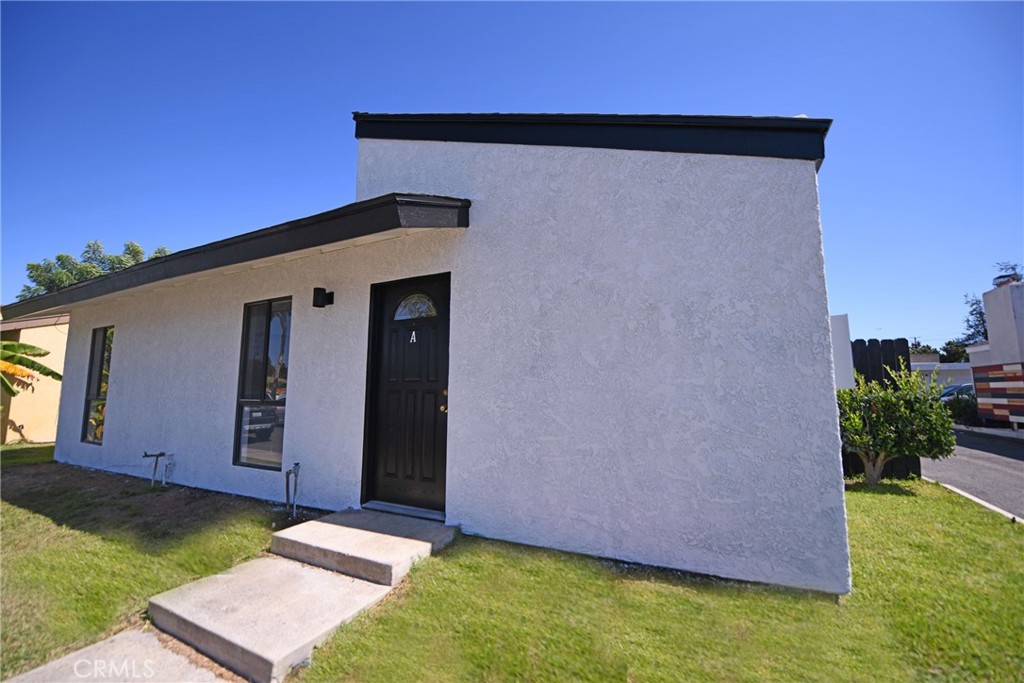 Beautifully Renovated 3-Bedroom Home in Prime Costa Mesa Location! Don’t miss this stunning ground-level 3-bedroom residence, freshly remodeled and move-in ready. Enjoy a brand-new kitchen with modern finishes, soaring high ceilings, and a cozy fireplace that adds warmth and charm. The home features two fully upgraded bathrooms and is all on one level with only one shared wall—offering a desirable sense of privacy. Step outside to your own private patio, perfect for relaxing or entertaining. Additional perks include two dedicated parking spots and access to an on-site laundry room with a washer and dryer. A rare find in a fantastic location—schedule your tour today!