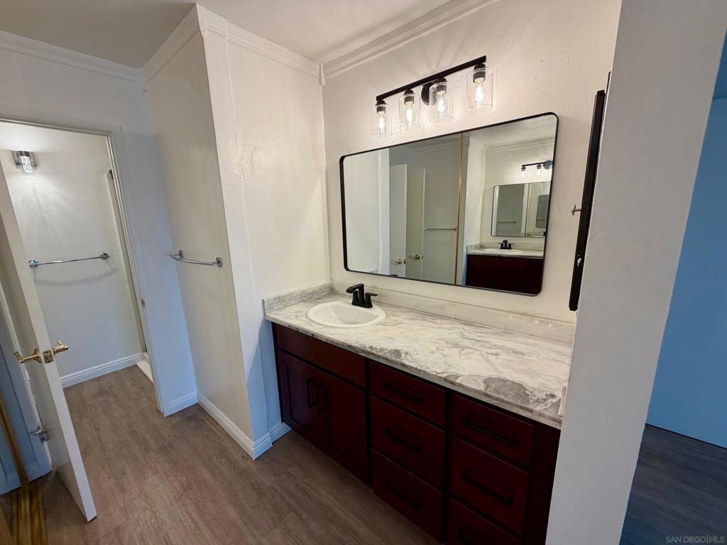 1885 Diamond St. 2-211