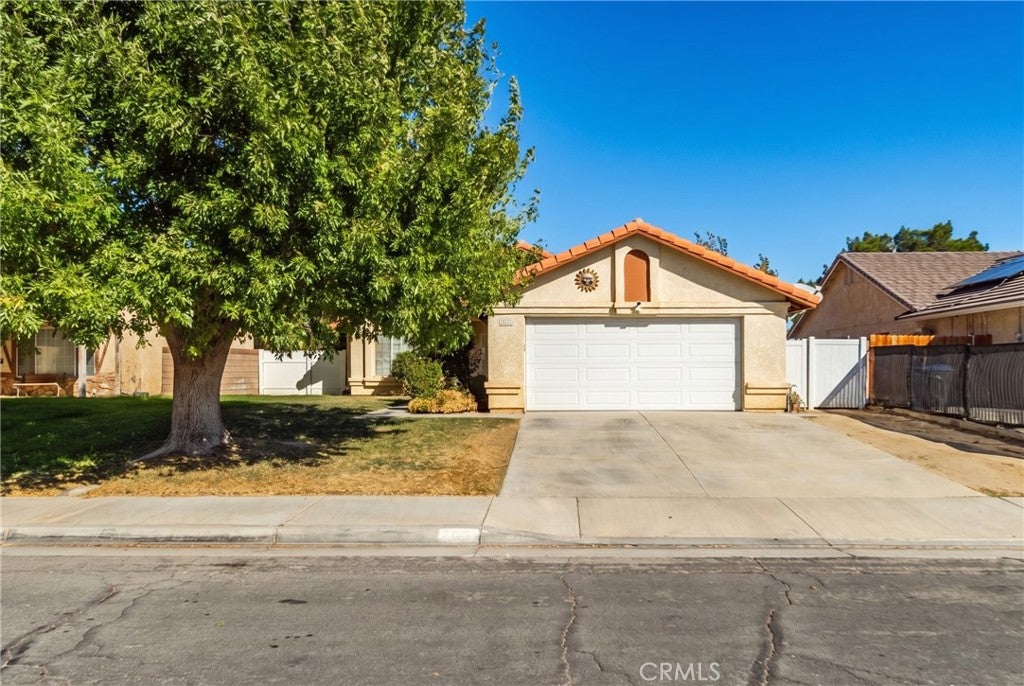 2811 E La Vida Drive