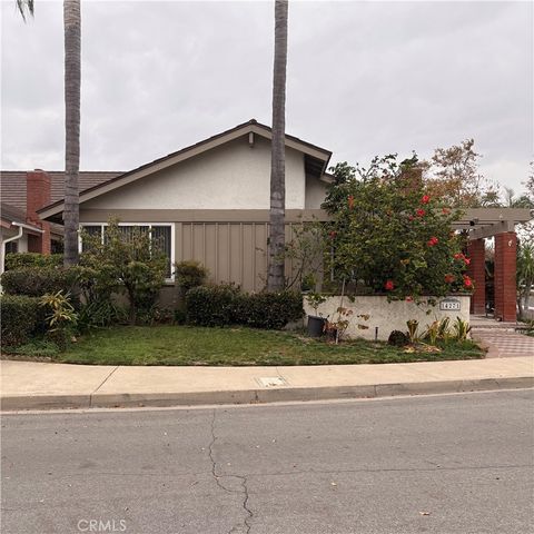 Photo of 14271 Morning Glory Rd Rd, Tustin, CA 92780 (MLS # OC25280048)