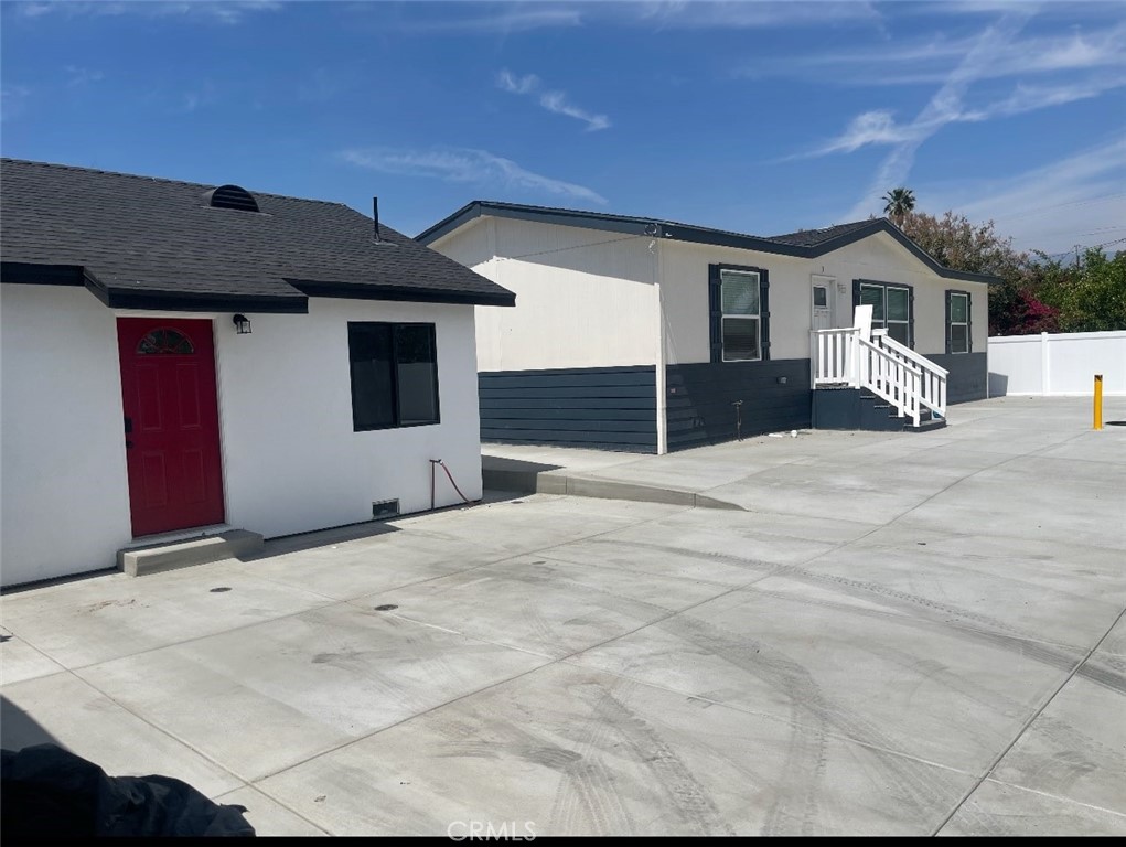 Welcome to a private renovated unit in Fontana. This unit offers two spacious bedrooms and a full bathroom. Perfect for those who value comfort and convenience. The property boasts of split Wi-Fi, ensuring a strong and reliable internet connection throughout your home. The large front yard provides ample space for outdoor activities or simply enjoying the California sun. Inside, you'll find newer fixtures that add a modern touch to the apartment. Plus, with low landscape maintenance, you'll have more time to enjoy your new home and less time worrying about upkeep. Property is close to shopping centers and hospitals. Less than 5 miles from veterans park, south ridge park, chaparral park. Experience the perfect blend of comfort, convenience, and modern living in this Fontana apartment.
QUALIFICATIONS
-Must show a monthly gross income of 2 ½ x the rent (cumulatively)
-Must have a credit score of 650+ (individually)
-Online Application must be filled out completely with nothing missing.
-NO PETS
-Tenants must carry renters Insurance. Have proof of insurance upon moving in.
APPLICATION PROCESS
-Must view the inside of the property before submitting an application.
-A rental application from every person 18 years or older completely filled out.
-Credit check and processing fee of forty ($40) dollars paid online, per application.
-Copies: Drivers license, Social Security Card, uploaded.
-Paystubs for the last three (3) pay periods, and 2 month current bank statements.
-If the person gets paid cash, we need copies of bank statements from the past six (6) months uploaded.
-Self employed we need last 2 years of tax returns.