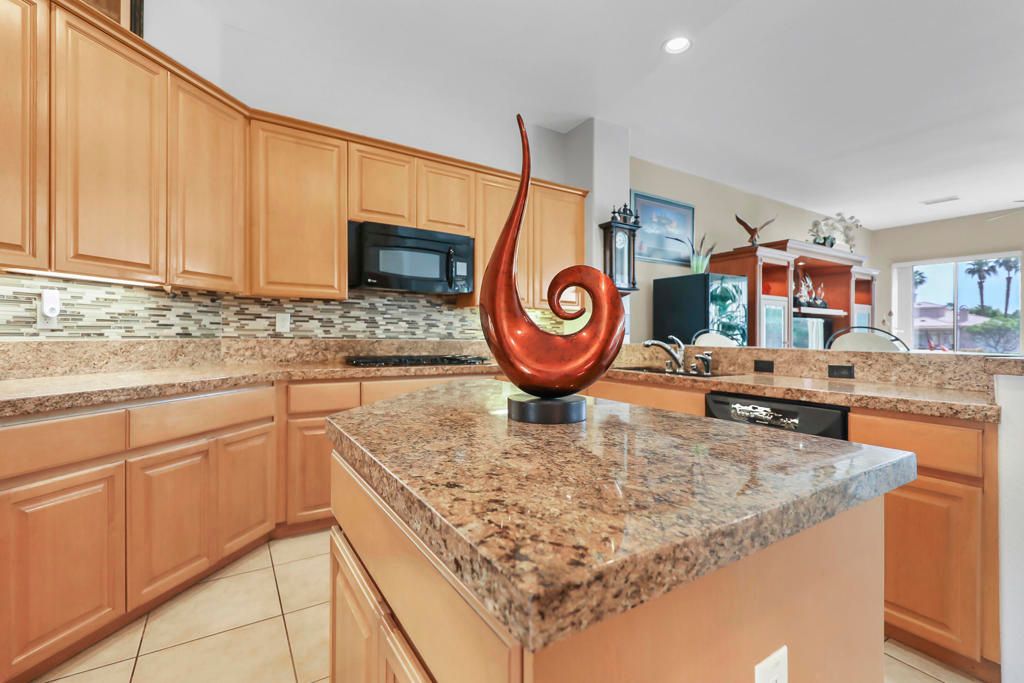 Photo of 47760 Via Montana, La Quinta, CA 92253 (MLS # 219146630DA)