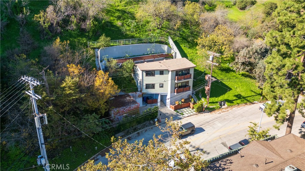 Properties 1 2239 Laurel Canyon