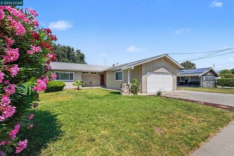 Photo of 123 E Lake Dr, Antioch, CA 94509 (MLS # 41135626)