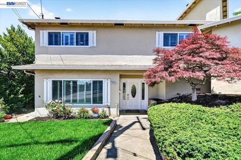 Photo of 4592 Edwards Ln LN, Castro Valley, CA 94546 (MLS # 41136258)