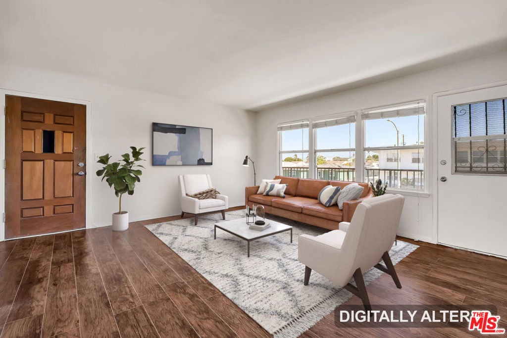 3311 3/4 W 77th Street, Los Angeles CA 90043