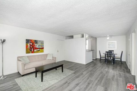 Photo of 1208 W Adams Boulevard #17, Los Angeles, CA 90007 (MLS # 26664089)