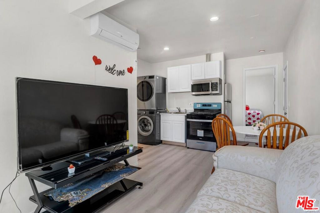Photo of 7703 Baird Avenue, Reseda, CA 91335 (MLS # 25609777)