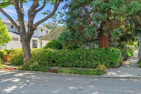 Photo of 991 Lincoln Avenue, Palo Alto, CA 94301 (MLS # ML82049755)