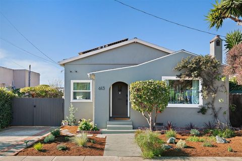 Photo of 613 613 41St St St, Richmond, CA 94805 (MLS # 41121561)